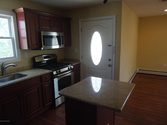 4th image of 223 Carteret Ave #1