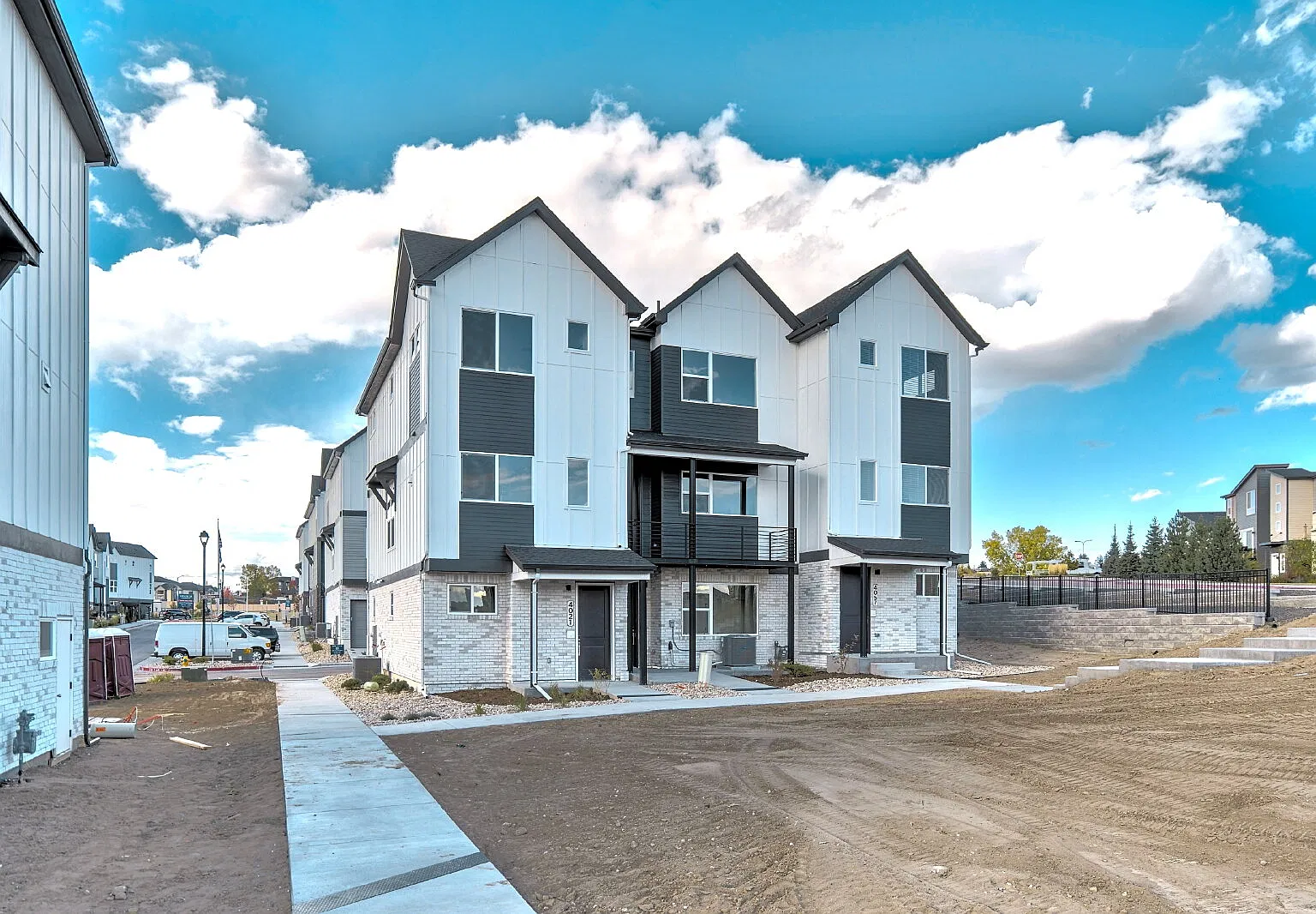 2 bed, 4.0 bath, 1626 sqft, $2,300 — Photo 2