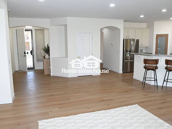 4th image of 10413 W Roanoke Ave