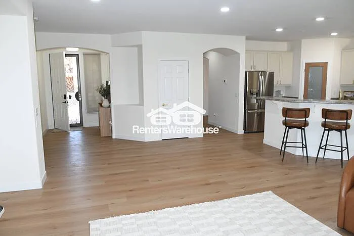 10413 W Roanoke Ave — Photo 4