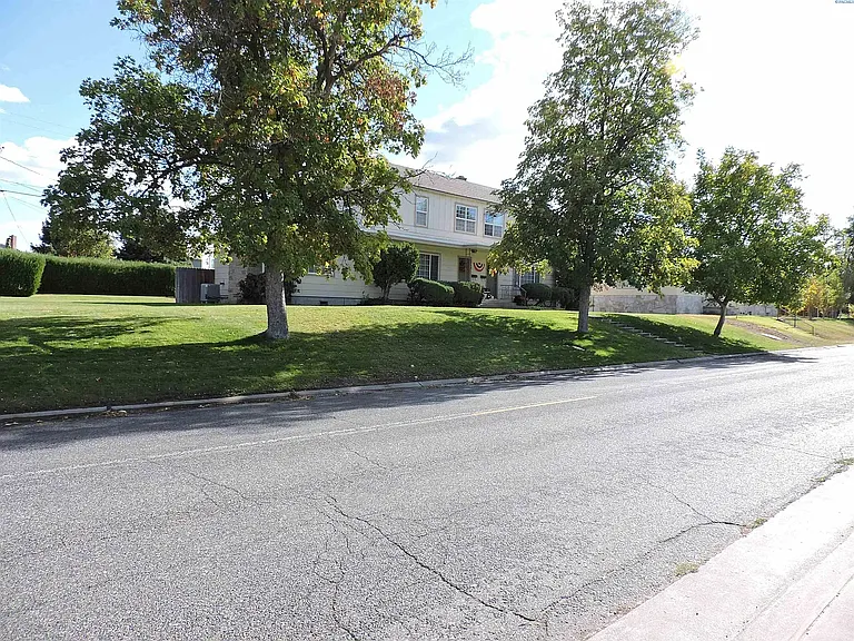 1714 Hunt Ave — Photo 9