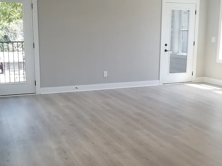 1121 Lawrence Ave #6 — Photo 8