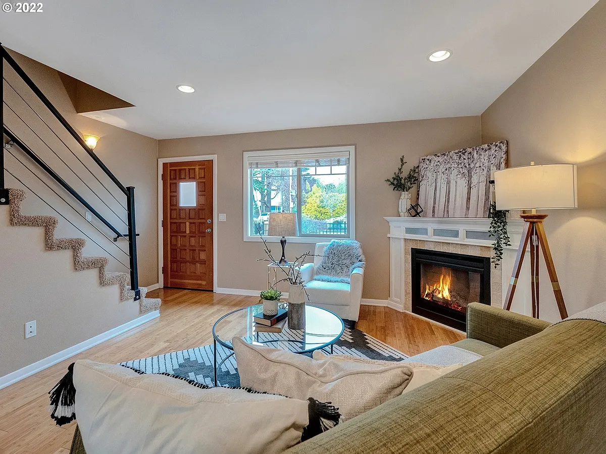 Building Photo - 4830 SE Stark St #3