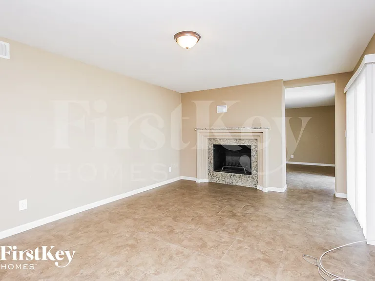 4716 S Kenwood Ln — Photo 6