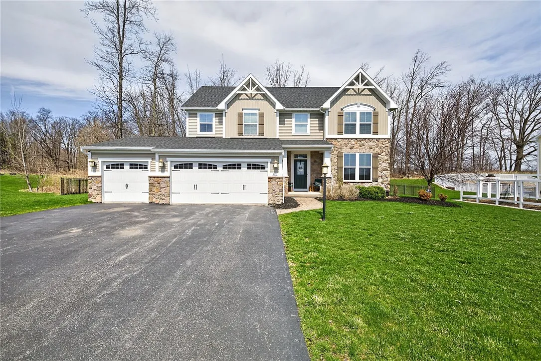 1071 Azzano Cir photo 1