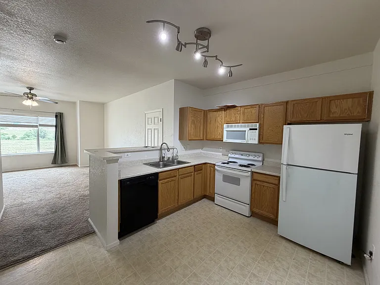 905 S Zeno Way #102 — Photo 5