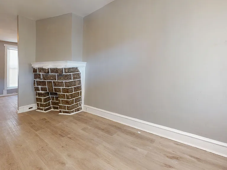 705 Edgemore Rd — Photo 10
