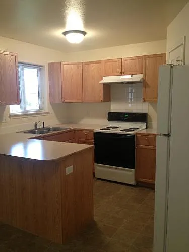 1187 Rockridge St — Photo 3