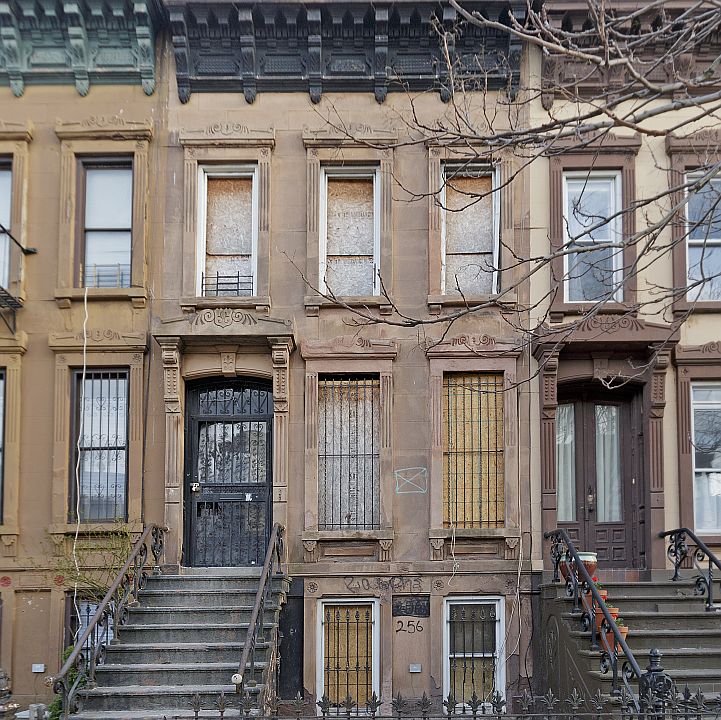 1st image of 256 Vernon Ave