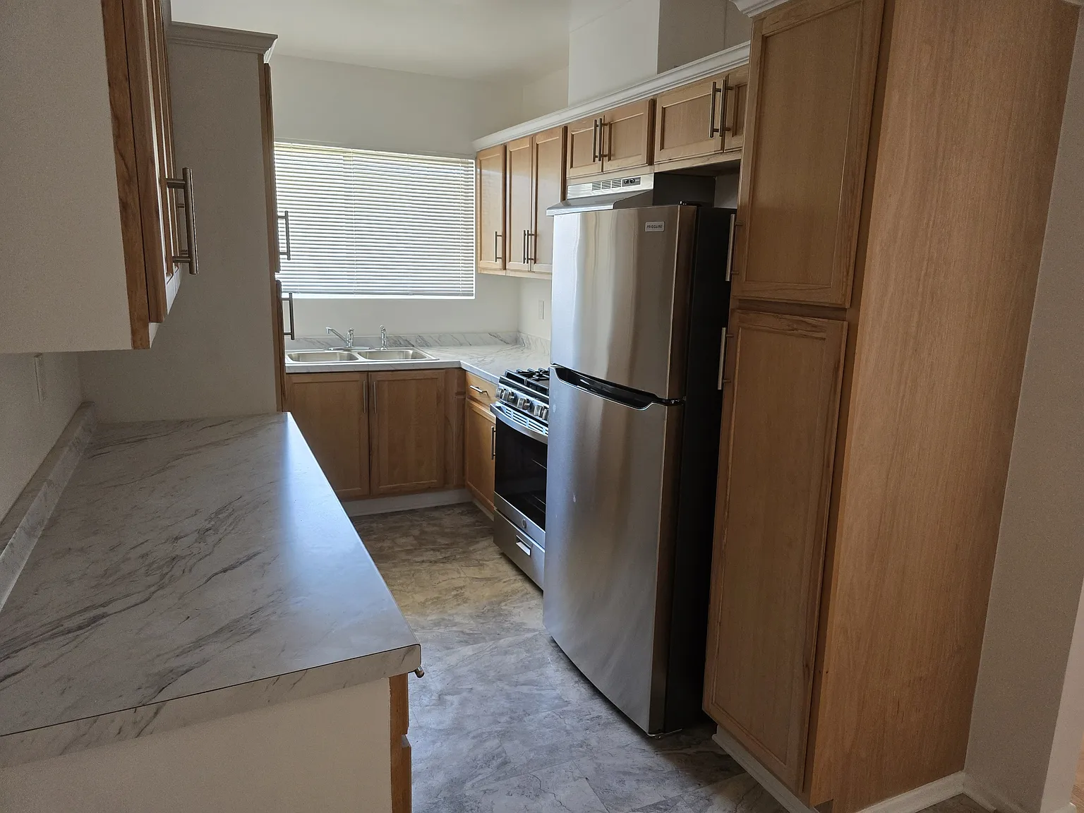 1 bed, 1050 sqft, $2,690 — Photo 4