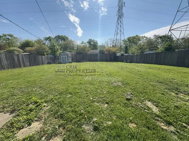 2400 Balmoral Blvd — Photo 17