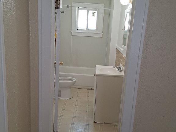 2nd image of 9187 Manor St