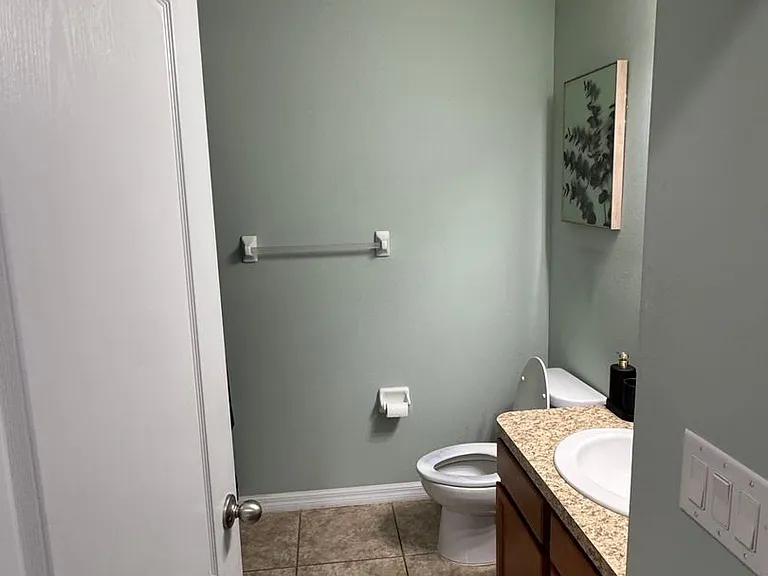 817 Ashentree Dr — Photo 8