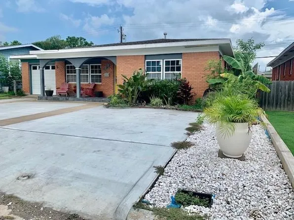 1114 Bayou Cir, Galveston, TX 77551