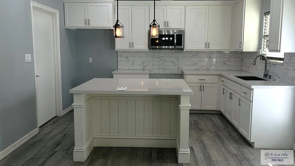 3 bed, 2.0 bath, 1246 sqft, $2,000 — Photo 4