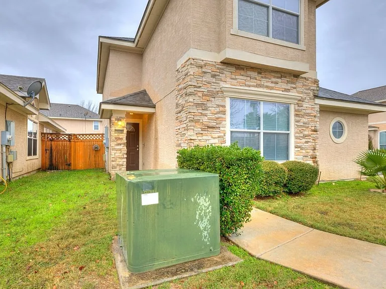 10915 Toscana Isle — Photo 11