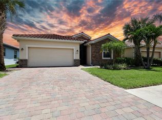 2338 Heydon Cir E, Naples, FL 34120