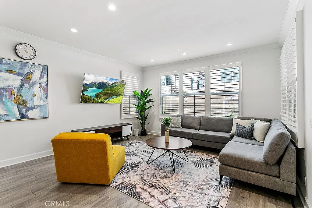 4 bed, 2228 sqft, $6,800 — Photo 3