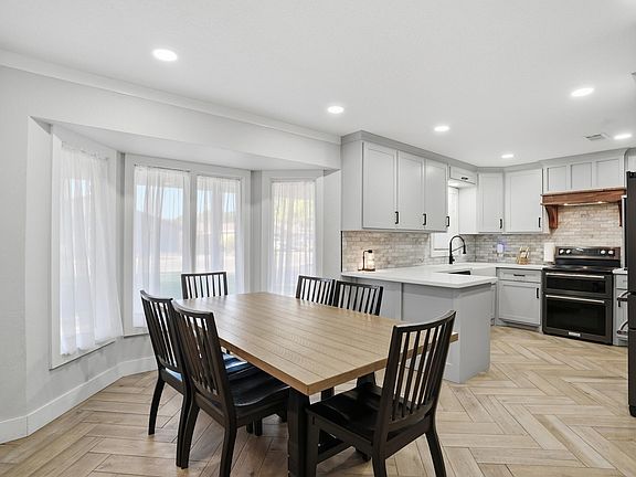 5th image of 223 E 27th St