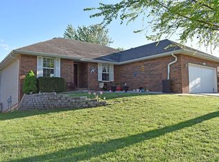 996 Glen Oaks Dr, Nixa, MO 65714