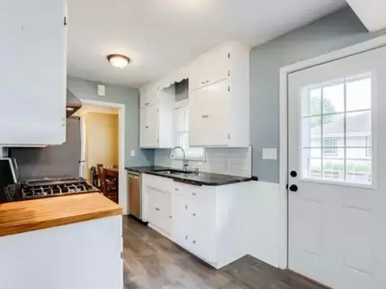 2857 Merrill St N — Photo 10