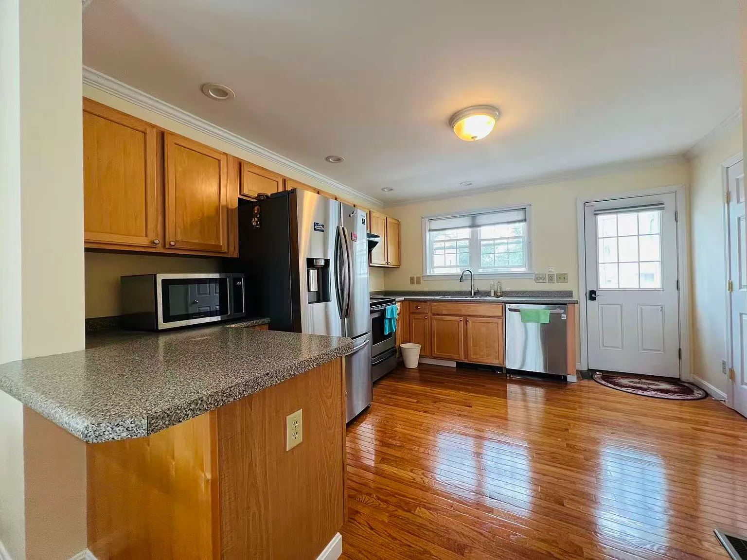 3 bed, 1648 sqft, $3,600 — Photo 3