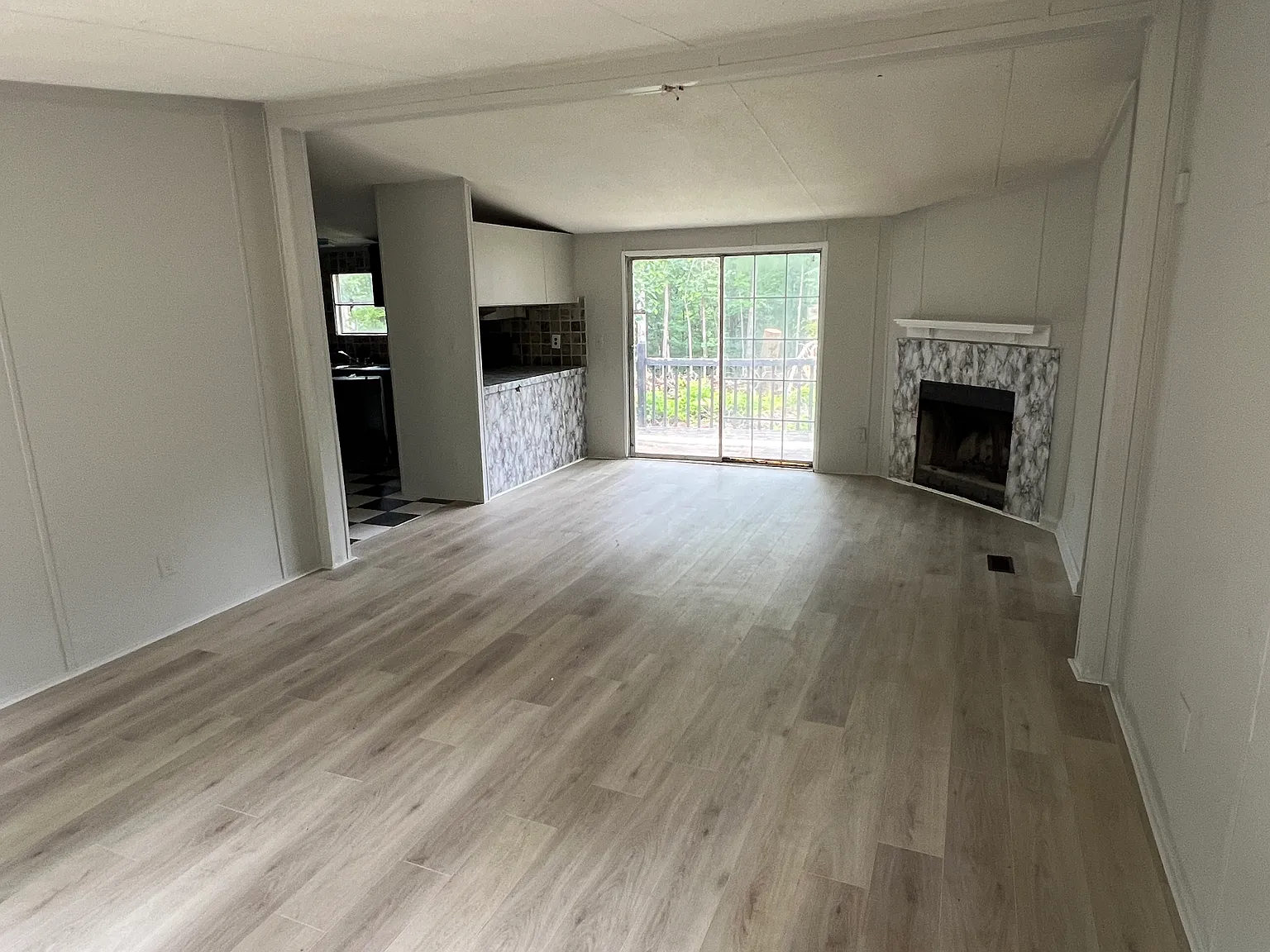 3 bed, 1200 sqft, $1,600 — Photo 3