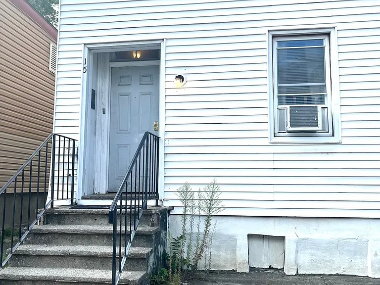 15 N Lake Ave — Photo 3