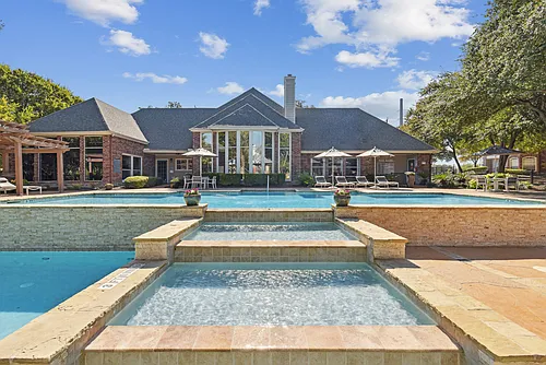 Whispering Creek Villas Apartment Homes Photo 1