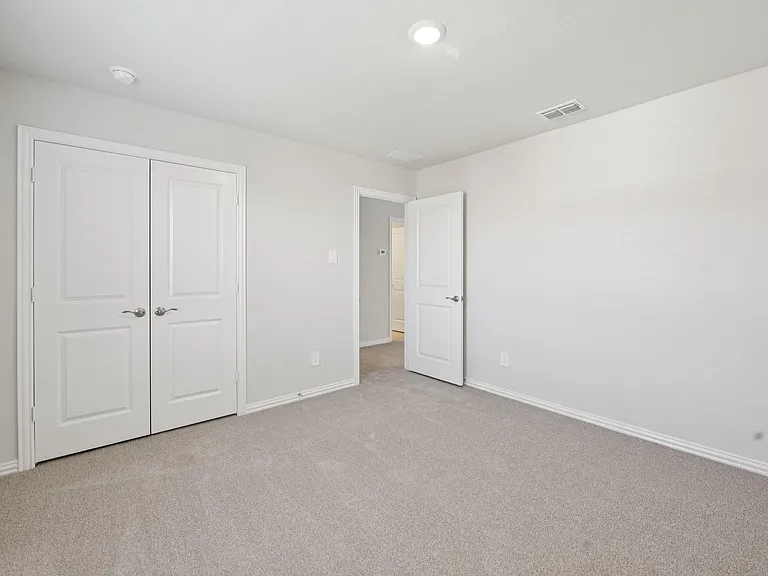 717 Leavenworth Dr — Photo 31