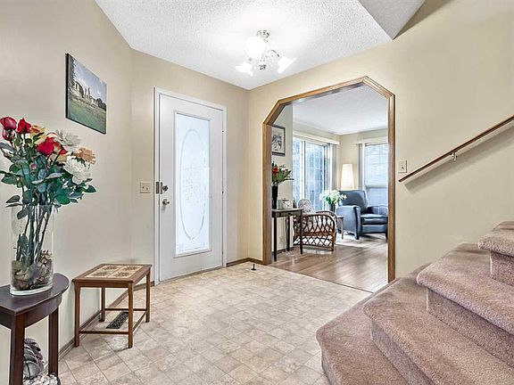 3rd image of 124 SE Catalina Pl NE