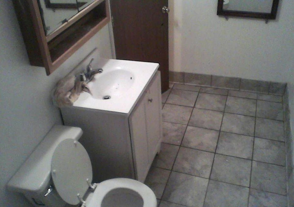 2nd image of 322 W Hawthorne Dr APT 1