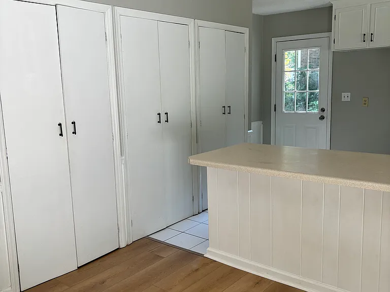 942 Ivy Ln — Photo 3