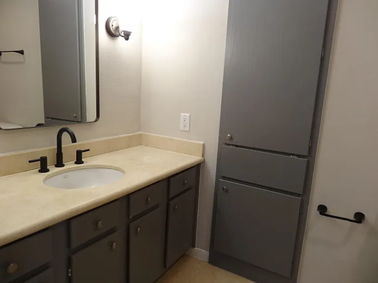 864 Augusta Dr #208 — Photo 18