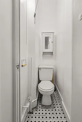 Rented by Charney Real Estate LLC | media 21