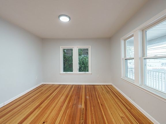 3rd image of 318-320 Quincy Ave