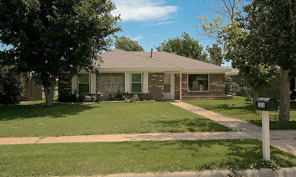 1st image of 1311 Alta Vista St