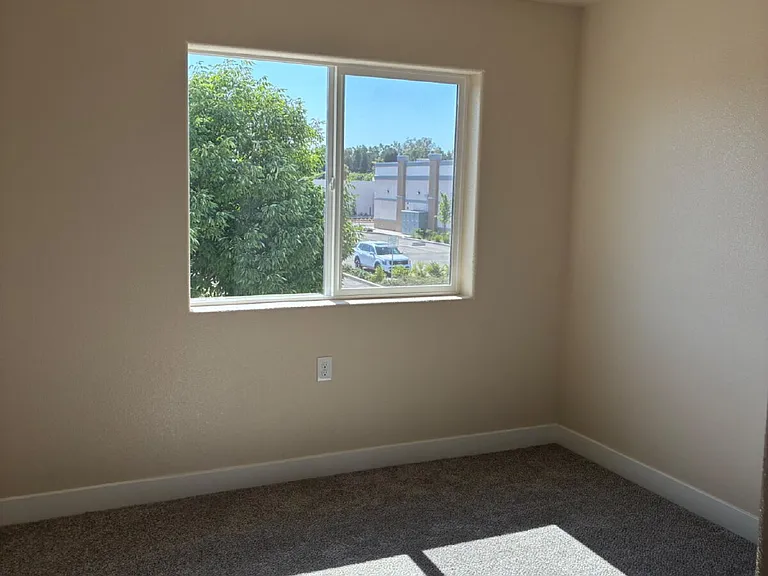 3621 Venice Ave — Photo 32