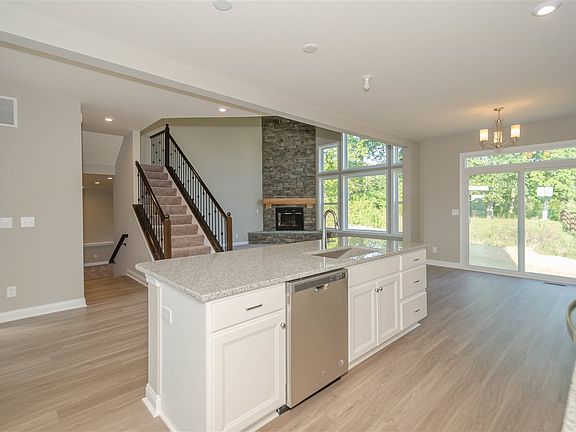 5th image of 11047 Pondwoods Dr