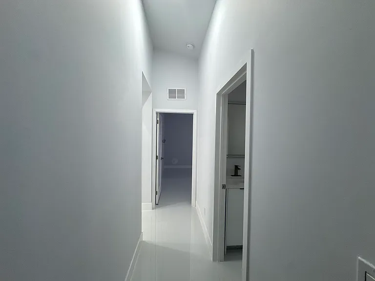 1882 Coral Point Dr — Photo 32