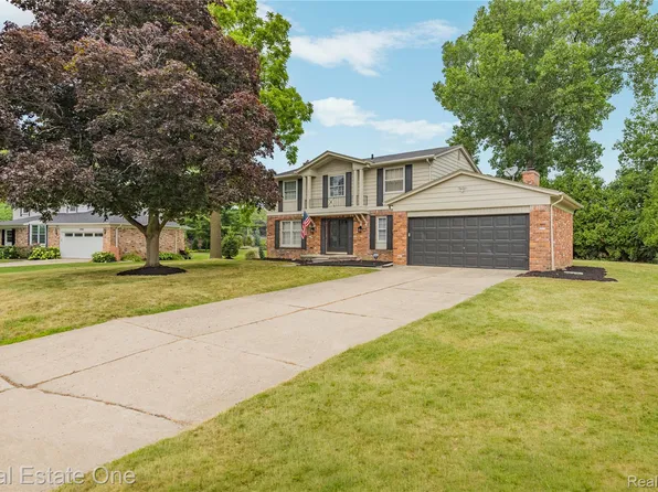 31917 Olde Franklin Dr, Farmington Hills, MI 48334