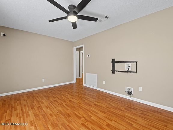 5th image of 12916 Rosemont St
