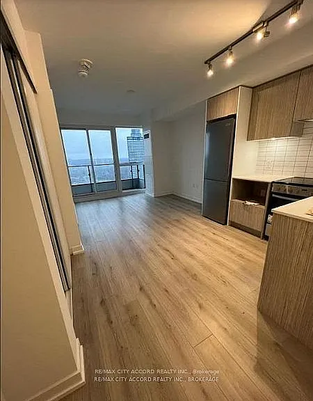 395 Bloor St E #2310 — Photo 4