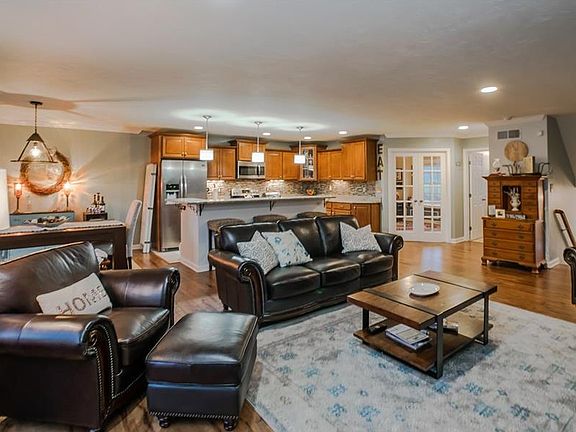 4th image of 1004 Saint Andrews Dr