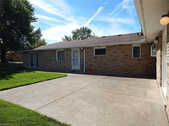 2nd image of 1190 Applewood Dr