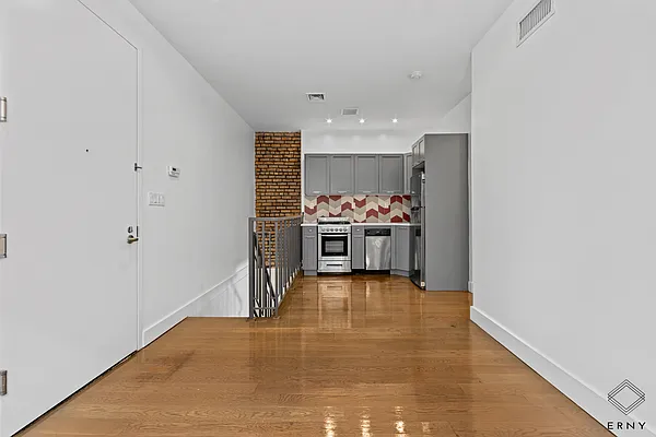 Rented by ERNY LLC | media 17