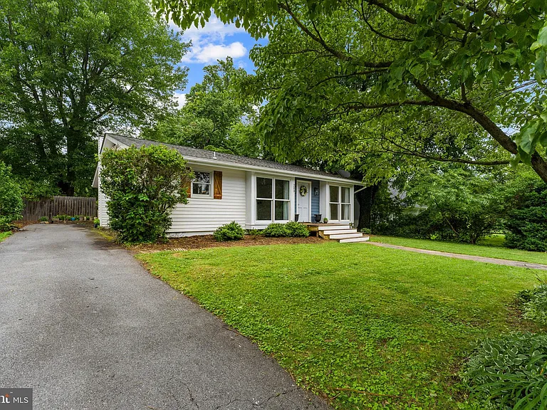 203 Maple St — Photo 2