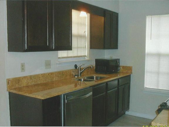 4th image of 612 Emerald Ln