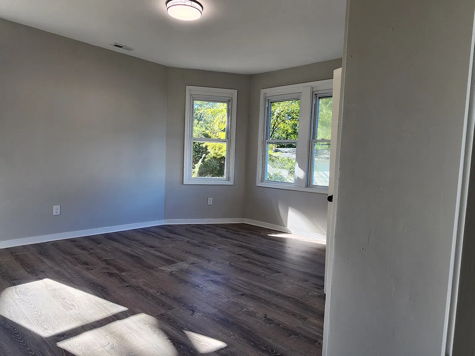 3 bed, 1013 sqft, $1,900 — Photo 3