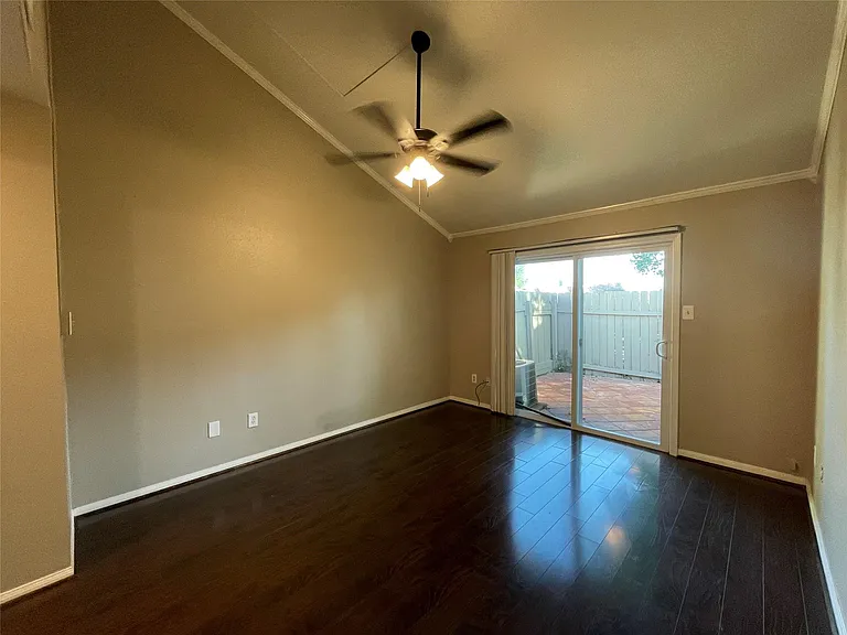 12315 Glenview Dr — Photo 11